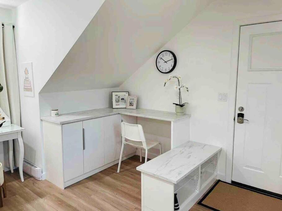 Stylish Cozy One Bedroom Studio With Free Parking Victoria Exterior foto